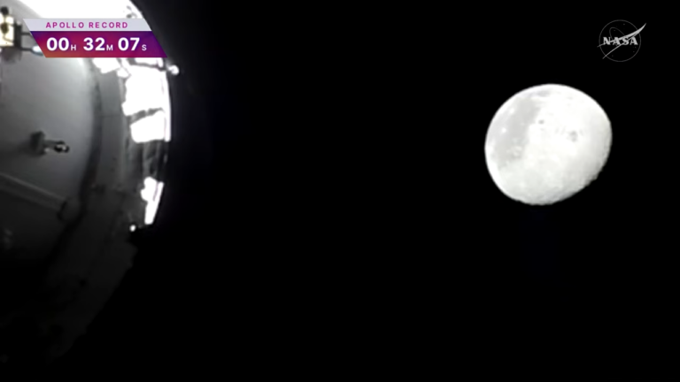 La tripulación de la misión Artemis II de la NASA sobrevuela la Luna (Transmisión oficial) 28-20 screenshot